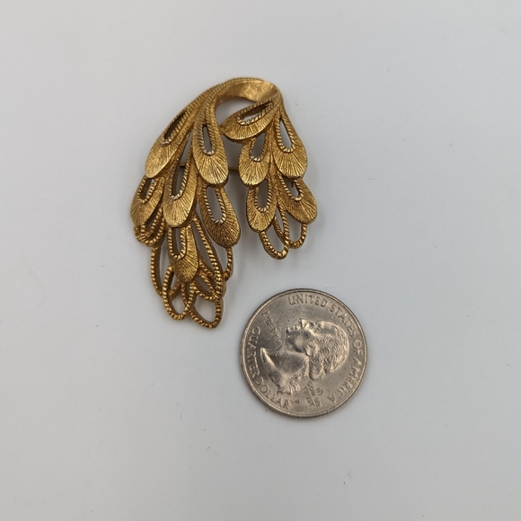 Monet Vintage Brooch Gold Tone Floral Feather Abstract Motifs Pin Marked 2 inch - Picture 5 of 7
